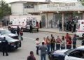 Exalumnos irrumpen con machetes y bombas molotov, matan a Subdirectora
