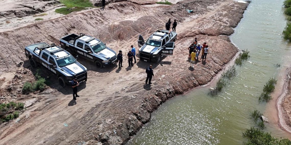 Policía Estatal brinda auxilio y protección a familias en zonas afectadas por lluvias en Sonora