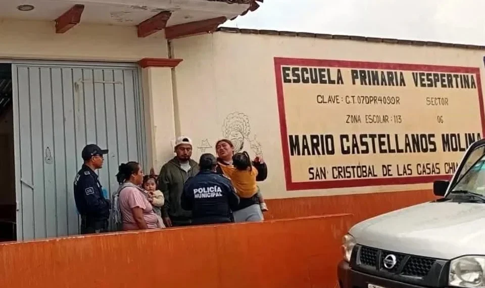 Navajea alumno de primaria a su compañero en Chiapas