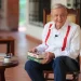 Ronald Johnson actúa más como un policía entrometido que como diplomático, señala AMLO en “Pueblo”